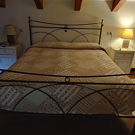 Bed and Breakfast Mirbea Cisano sul Neva Екстер'єр фото