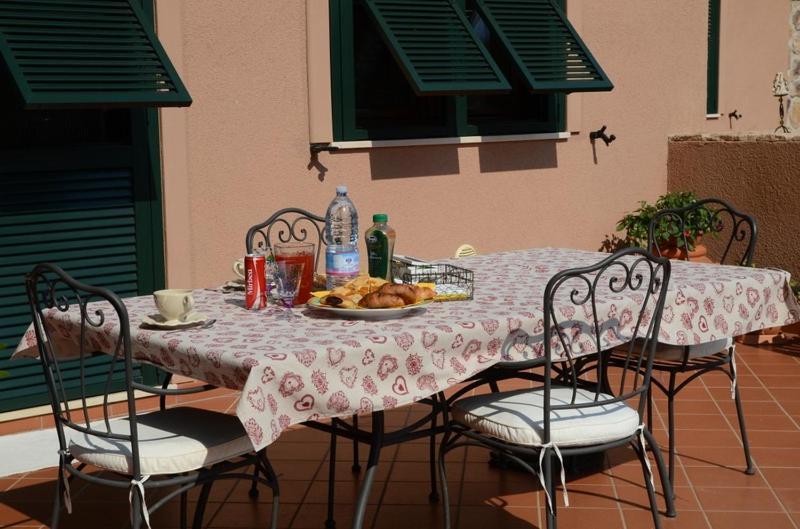 Bed and Breakfast Mirbea Cisano sul Neva Екстер'єр фото